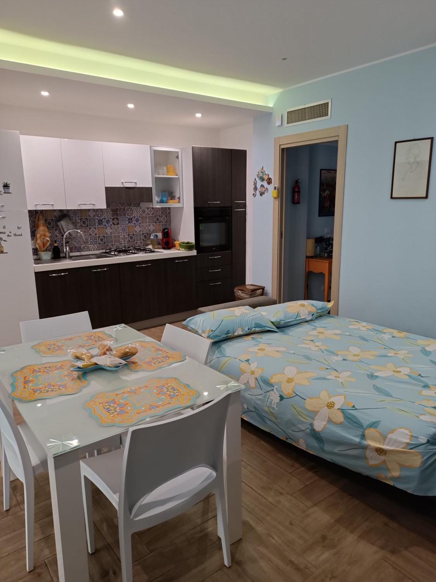 Casa Azzurra Lägenhet Giardini Naxos Exteriör bild